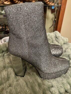 New Michael Kors size 8 Silver Glitter Platform Ankle Boots 70s GoGo Mirror Heel